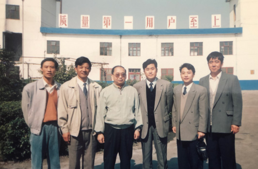 時任中國人民解放軍第二炮兵羅東進政委來公司視察工作。